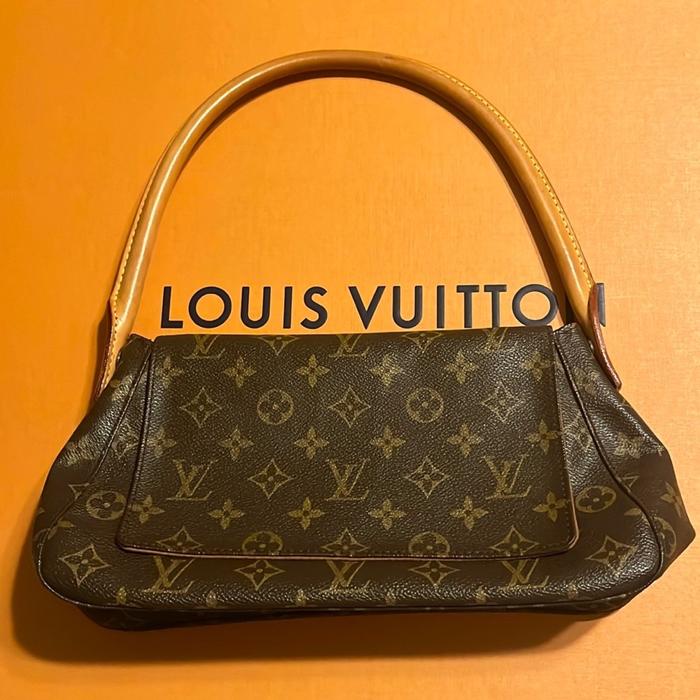 Louis Vuitton looping shoulder bag